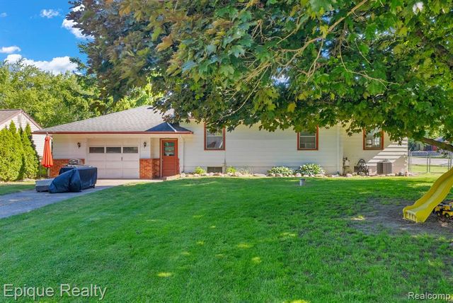 2324 Edwards Street, Grand Blanc, MI 48439