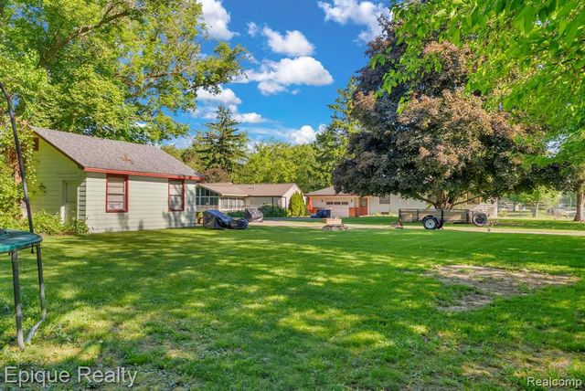 2324 Edwards Street, Grand Blanc, MI 48439