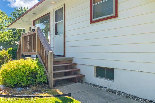 2324 Edwards Street, Grand Blanc, MI 48439