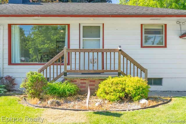 2324 Edwards Street, Grand Blanc, MI 48439