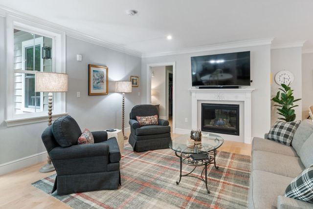 24 Willey Creek Rd Unit 203, Exeter, NH 03833