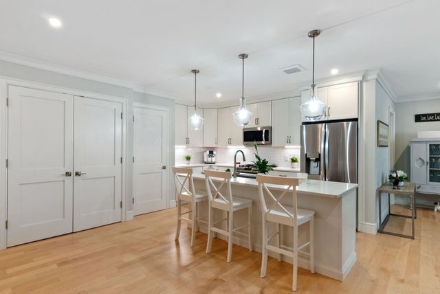 24 Willey Creek Rd Unit 203, Exeter, NH 03833