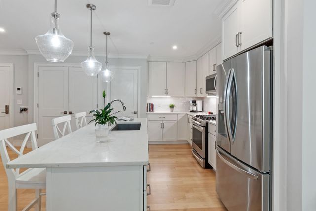 24 Willey Creek Rd Unit 203, Exeter, NH 03833