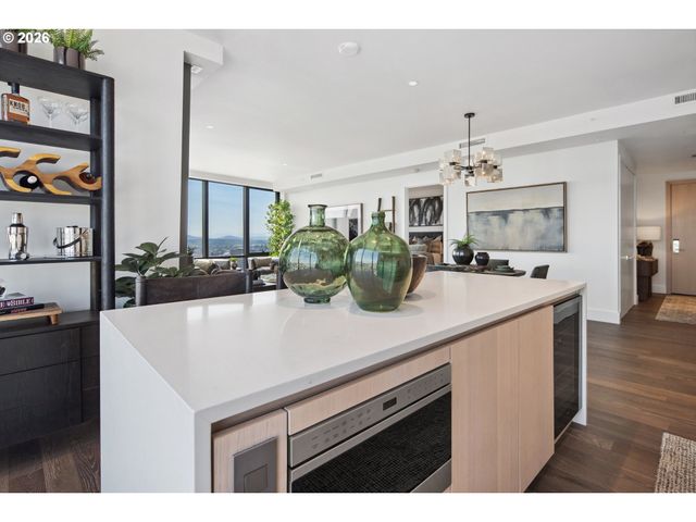 550 Sw 10TH Ave 2306, Portland, OR 97205