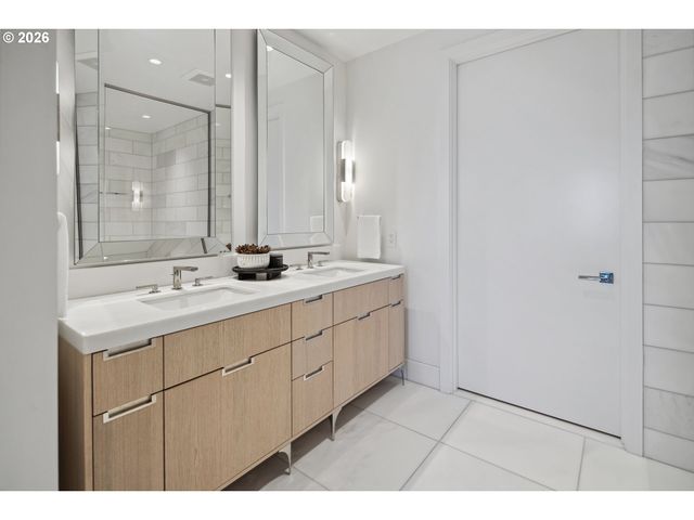 550 Sw 10TH Ave 2306, Portland, OR 97205