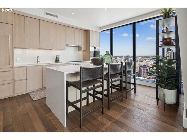 550 Sw 10TH Ave 2306, Portland, OR 97205