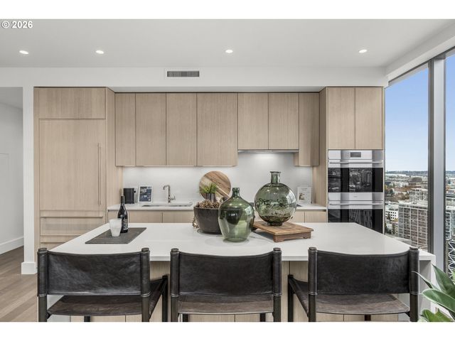550 Sw 10TH Ave 2306, Portland, OR 97205