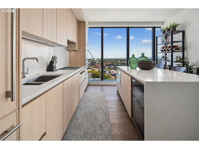 550 Sw 10TH Ave 2306, Portland, OR 97205
