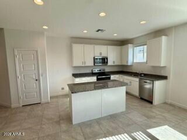 5520 E Darwin Drive, San Tan Valley, AZ 85140