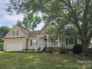 2393 Oxford Circle, Lancaster, SC 29720