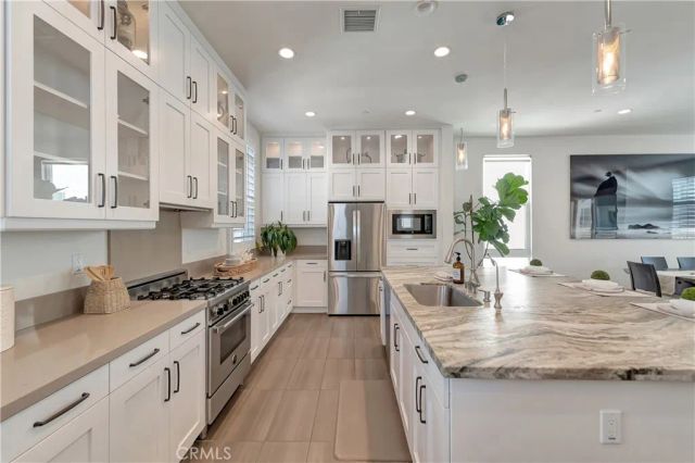 2105 Two Harbors Circle, Costa Mesa, CA 92627