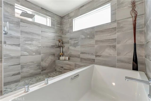 2105 Two Harbors Circle, Costa Mesa, CA 92627