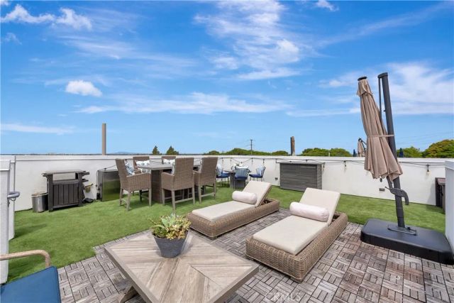 2105 Two Harbors Circle, Costa Mesa, CA 92627