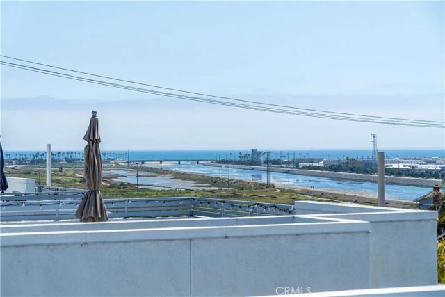 2105 Two Harbors Circle, Costa Mesa, CA 92627