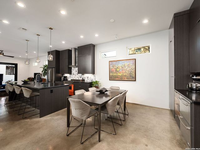 132 Clay, San Antonio, TX 78204