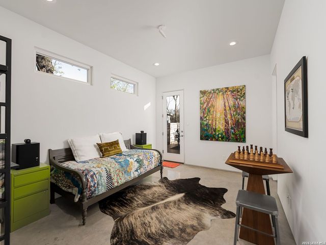 132 Clay, San Antonio, TX 78204