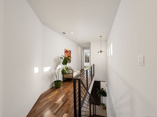 132 Clay, San Antonio, TX 78204