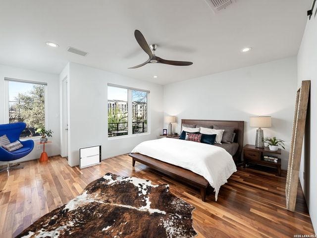 132 Clay, San Antonio, TX 78204