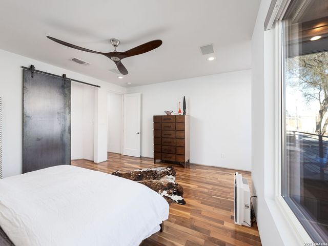 132 Clay, San Antonio, TX 78204