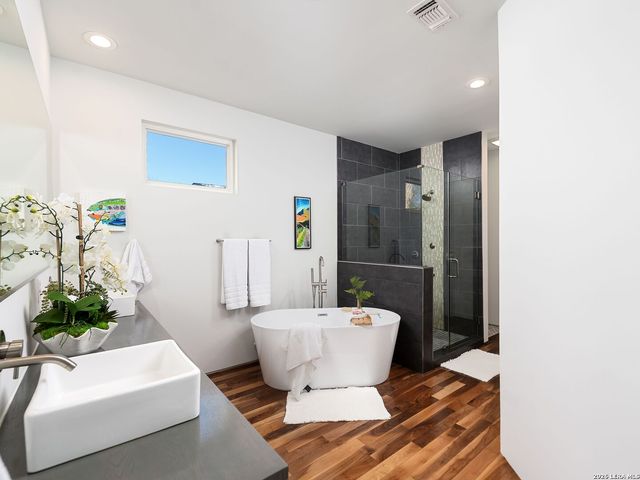 132 Clay, San Antonio, TX 78204