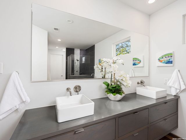 132 Clay, San Antonio, TX 78204