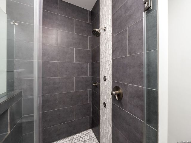 132 Clay, San Antonio, TX 78204