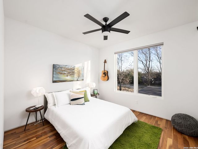 132 Clay, San Antonio, TX 78204