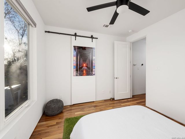 132 Clay, San Antonio, TX 78204