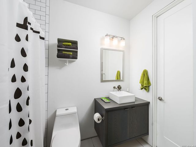 132 Clay, San Antonio, TX 78204