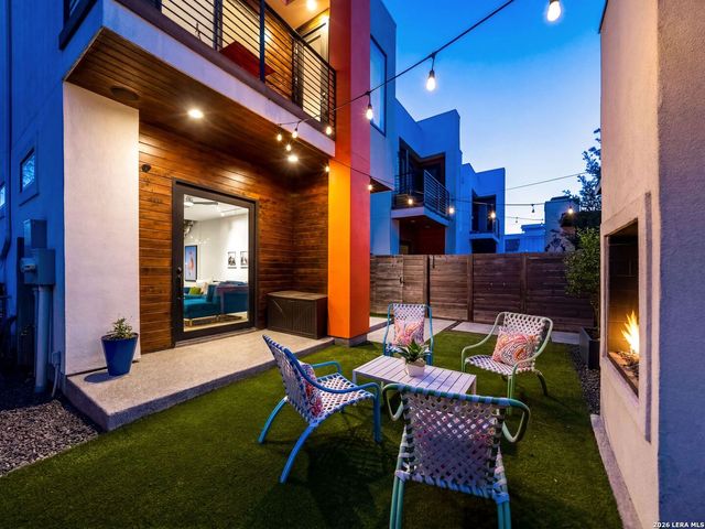 132 Clay, San Antonio, TX 78204