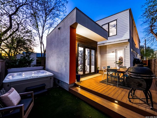 132 Clay, San Antonio, TX 78204