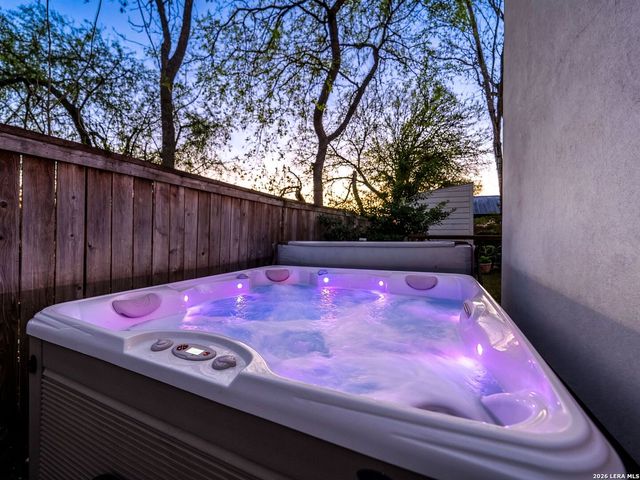 132 Clay, San Antonio, TX 78204