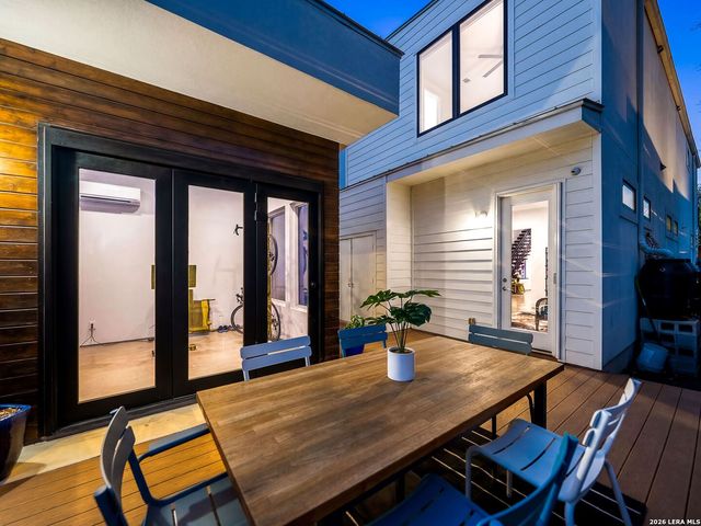 132 Clay, San Antonio, TX 78204