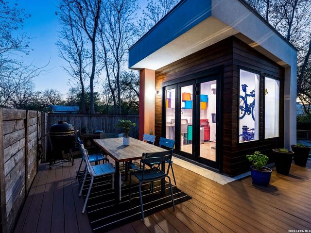 132 Clay, San Antonio, TX 78204