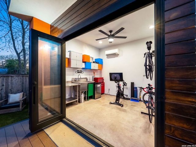 132 Clay, San Antonio, TX 78204