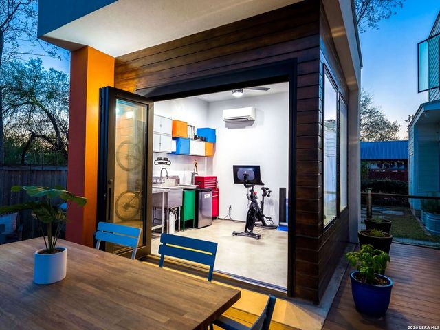 132 Clay, San Antonio, TX 78204