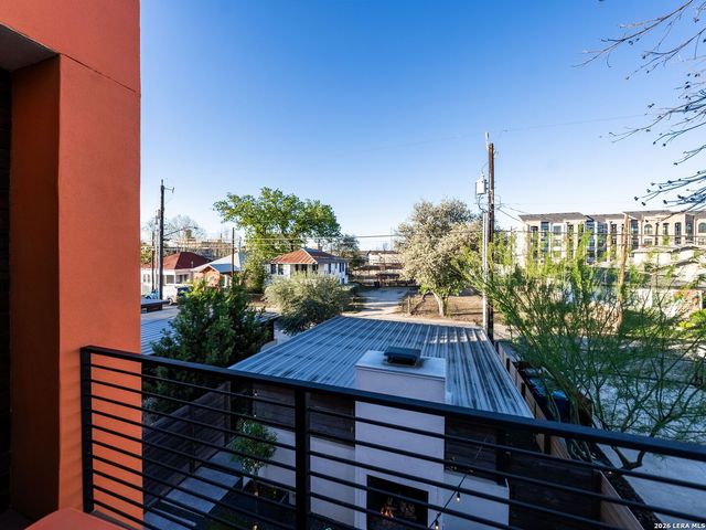 132 Clay, San Antonio, TX 78204