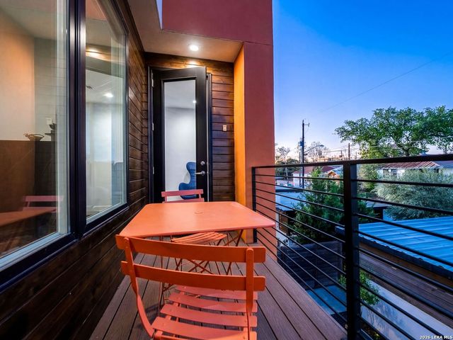 132 Clay, San Antonio, TX 78204