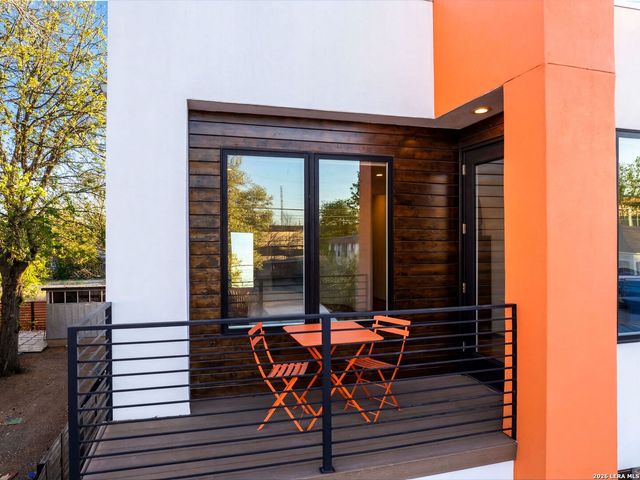 132 Clay, San Antonio, TX 78204