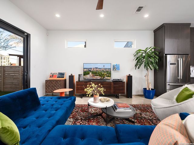 132 Clay, San Antonio, TX 78204