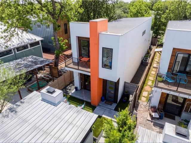 132 Clay, San Antonio, TX 78204
