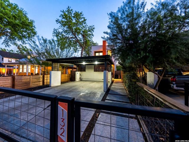 132 Clay, San Antonio, TX 78204