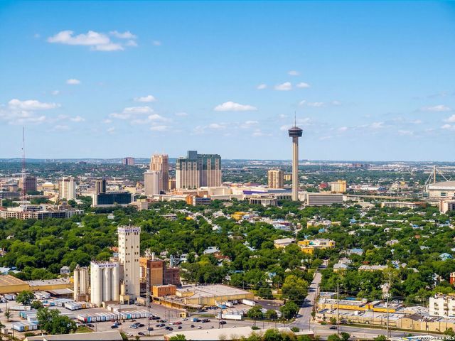 132 Clay, San Antonio, TX 78204