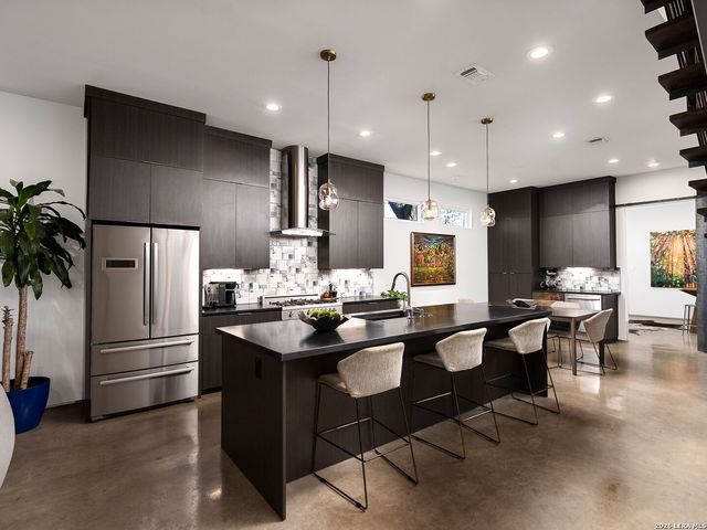 132 Clay, San Antonio, TX 78204