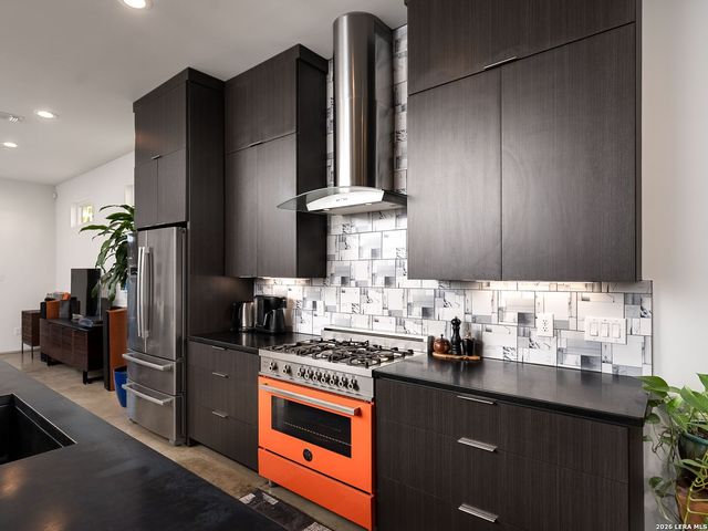 132 Clay, San Antonio, TX 78204