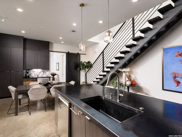 132 Clay, San Antonio, TX 78204