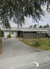 221 Cape Coral PKWY E, Cape Coral, FL 33904