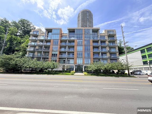 8125 River Road C3, North Bergen, NJ 07047