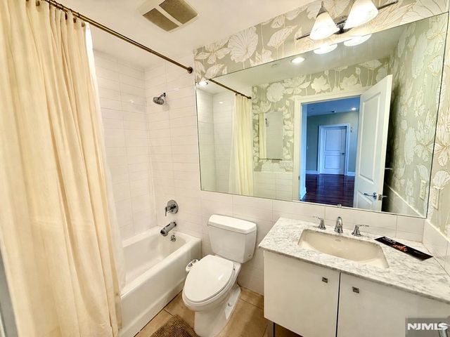8125 River Road C3, North Bergen, NJ 07047