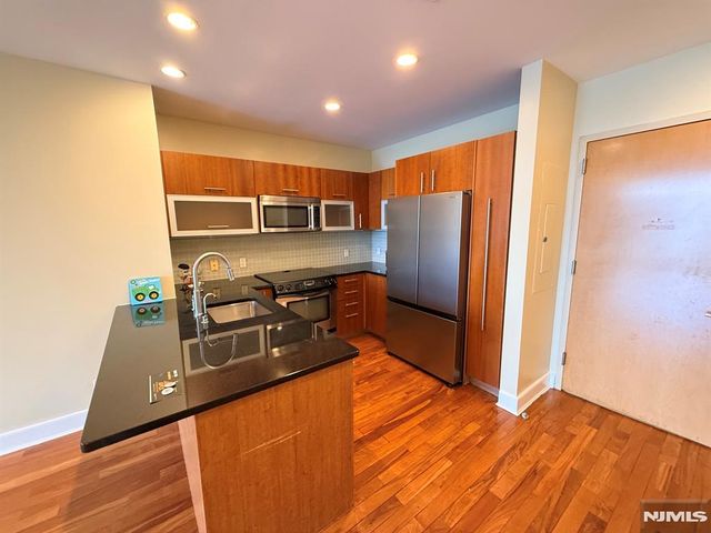 8125 River Road C3, North Bergen, NJ 07047
